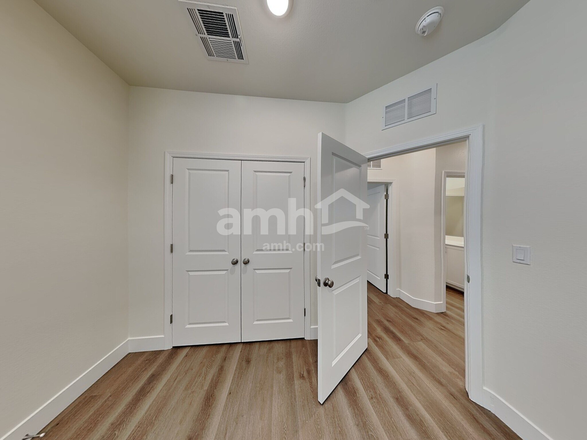 Building Photo - 533 Sacred Lotus Pl