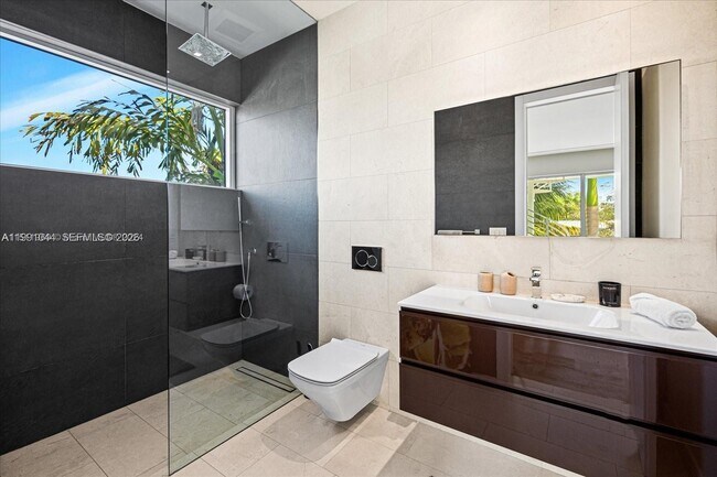 Building Photo - 3465 Meridian Ave