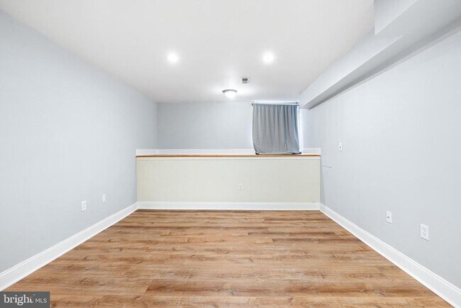 Building Photo - 2339 Catharine St