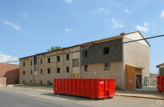 Building Photo - Clayton Court Apartments