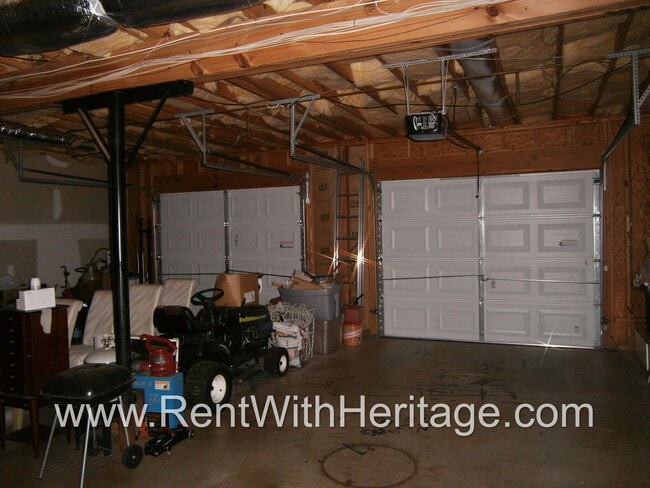 Building Photo - WOW!!!.....GORGEOUS 4Bd / 3Ba / UPGRADES GALLORE/ SWIM / TENNIS COMMUNITY