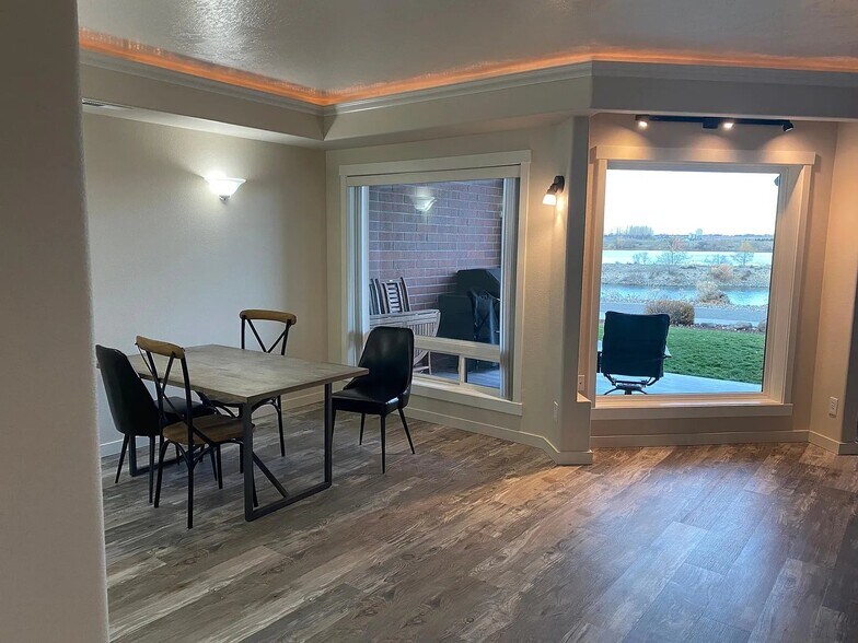 Building Photo - 300 Columbia Point Dr