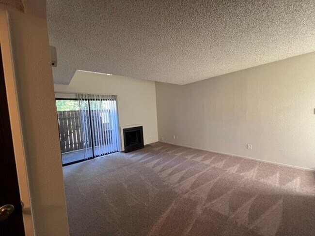 Building Photo - 6060 Gloria Dr