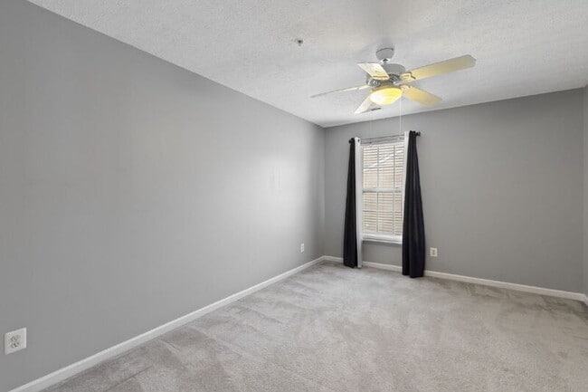 Building Photo - 212 Merlin Dr