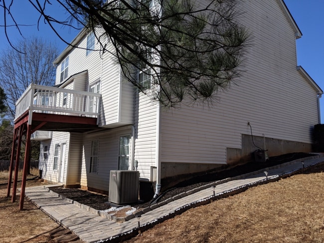 Building Photo - 2752 Mamie Ln