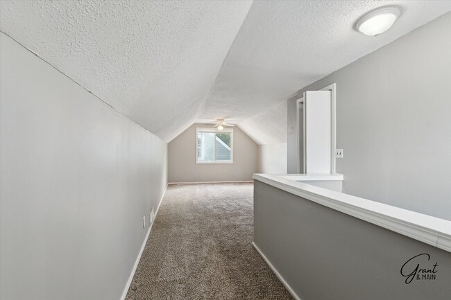 Building Photo - $1400 3 bedroom bungalow