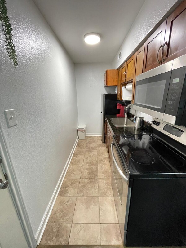 Building Photo - 2020 S Congress Ave