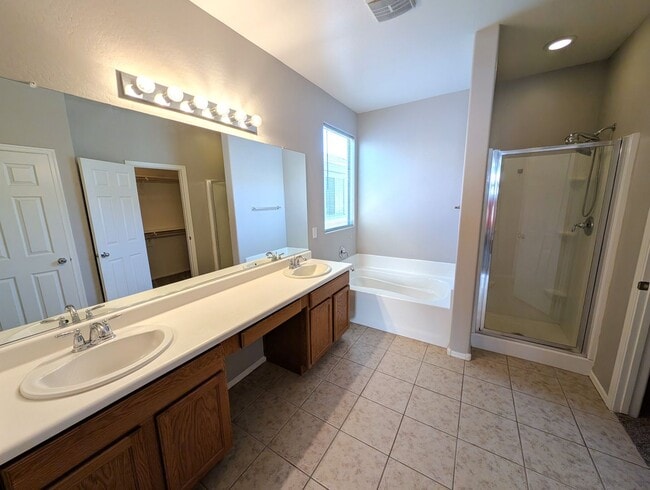 Building Photo - 3 Bedroom Home in the Beacon Heights Commu...