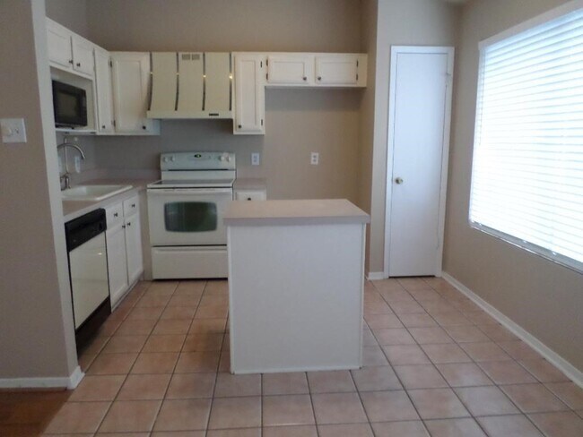 Building Photo - 2403 Chimneystone Cir