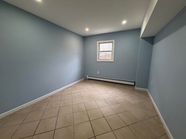 Building Photo - 14 Acorn Rd