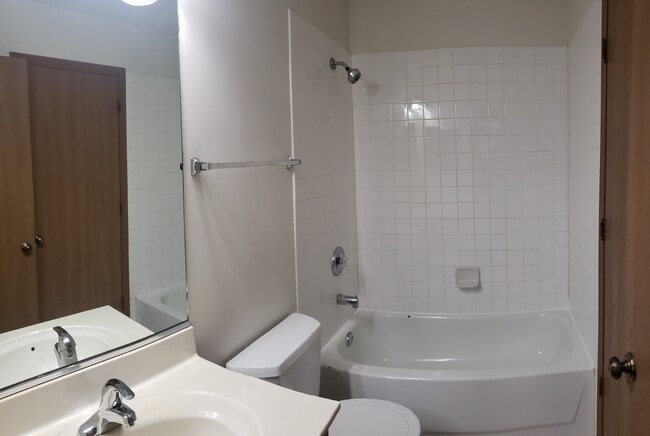 Building Photo - 337 Sandhurst Ln