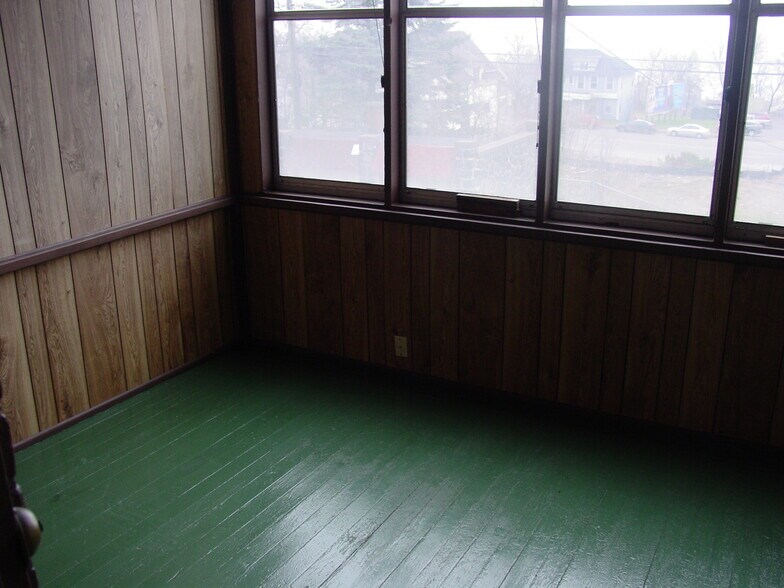 sunporch - 1814 Jefferson St