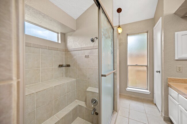 Building Photo - 16019 Mission Village Dr