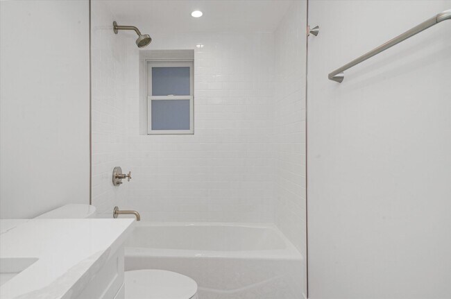 Building Photo - 2203 W Giddings St