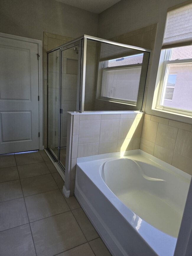 Building Photo - 5833 SW 85th Pl