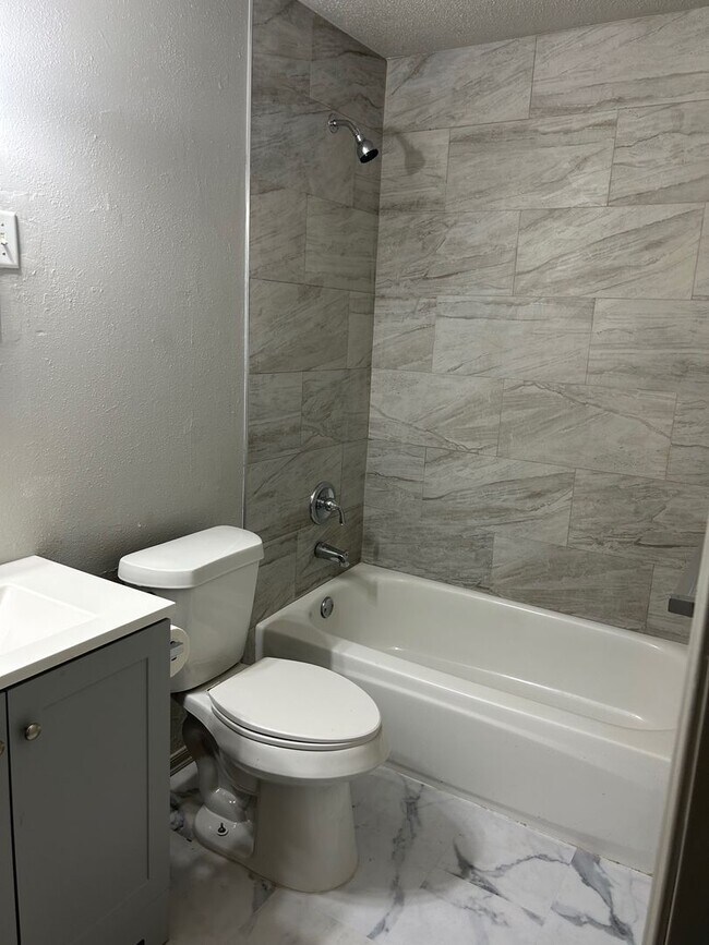 Building Photo - Charming 3 bedroom, 1 bathroom home