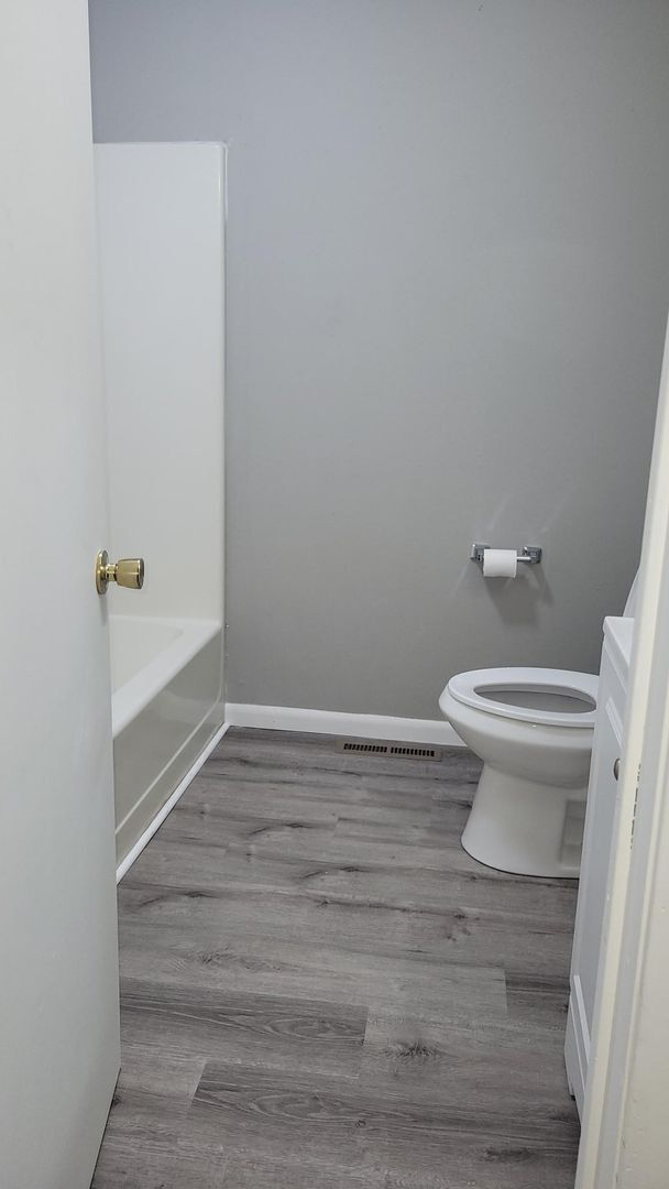 Building Photo - Completely Remodeled!!