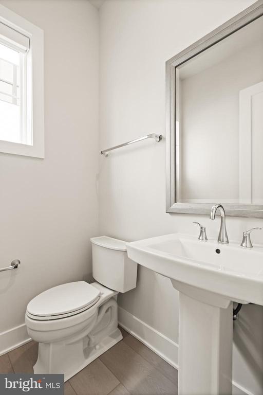 Building Photo - 857 N Manchester St