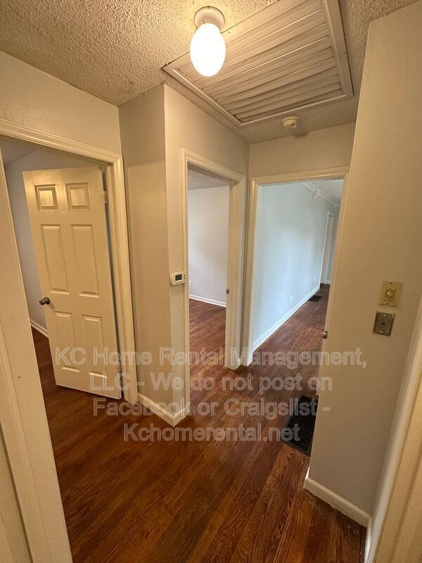 Building Photo - 10700 E 28th Terrace S