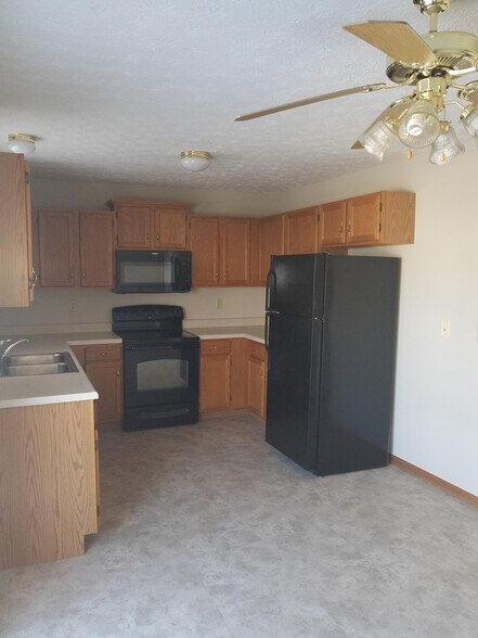 Building Photo - 7614 Stonebridge Golf Dr