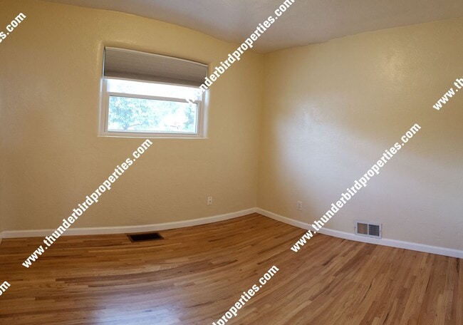 Building Photo - Nice 3 Bedroom, 2 Bathroom, 2 Car Garage and 1,360 Sq Ft. Brick Home in NE Heights.