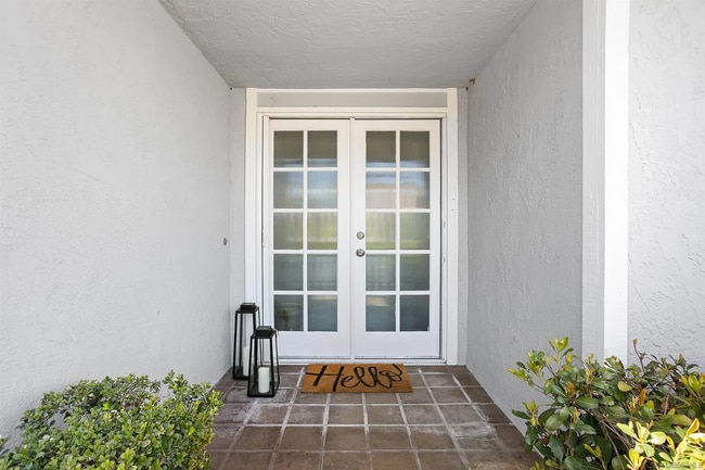 Building Photo - STUNNING HOME WITH GOLF COURSE VIEW IN WHI...