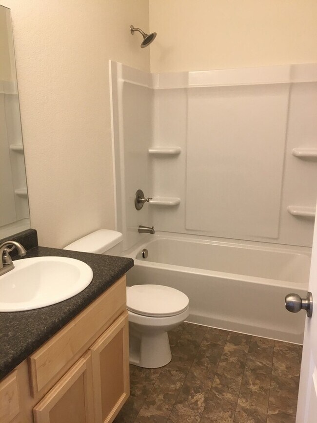 Building Photo - Newer, Spacious 3 Bedroom / 2 Bath in Wellington! New Carpet and Paint Before Move In