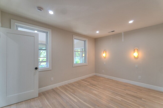 Building Photo - 123 Winchester Ave