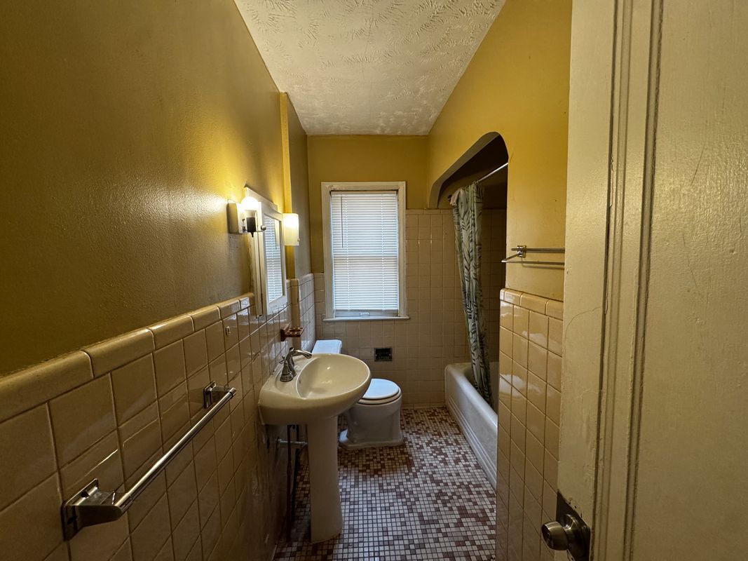 Building Photo - 19164 Westphalia St