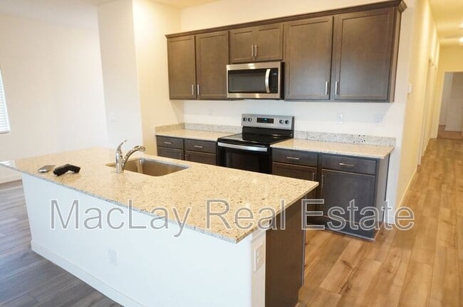 Building Photo - 680 N Crowned Dove Trail
