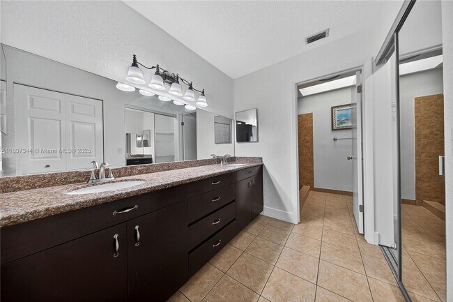 Building Photo - 15140 Bristol Ln