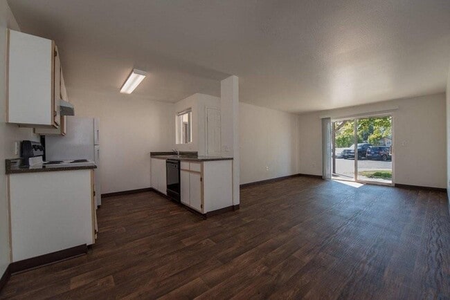 Building Photo - 1001 NE Briarcreek Way
