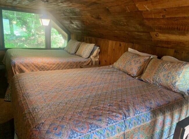 Building Photo - 24 Chalet Village Dr