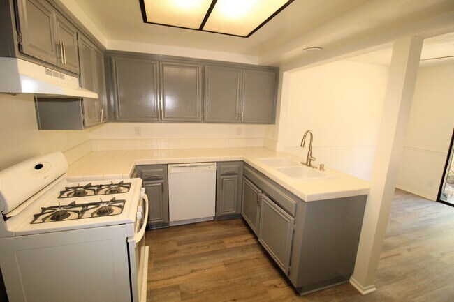 Building Photo - Updated La Ventana Condominium