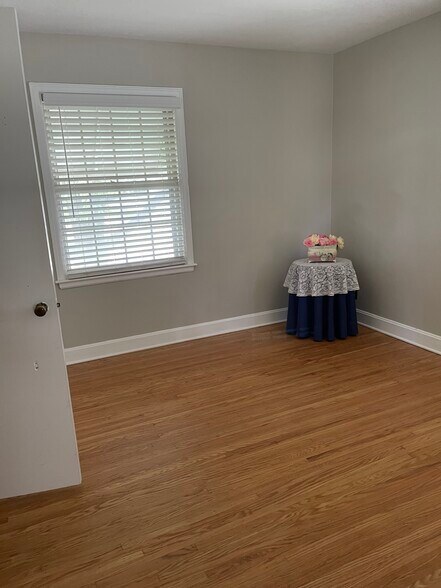 Front bedroom - 1411 Falcon Dr