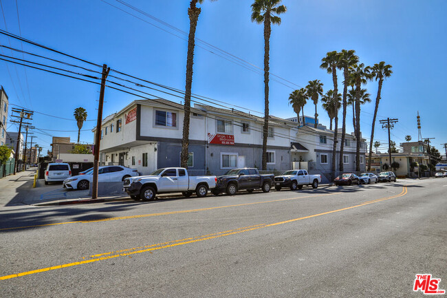 Building Photo - 1540 N Bronson Ave