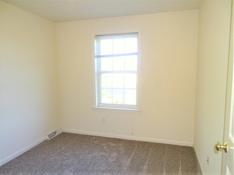 Building Photo - 41 Laurel Dr