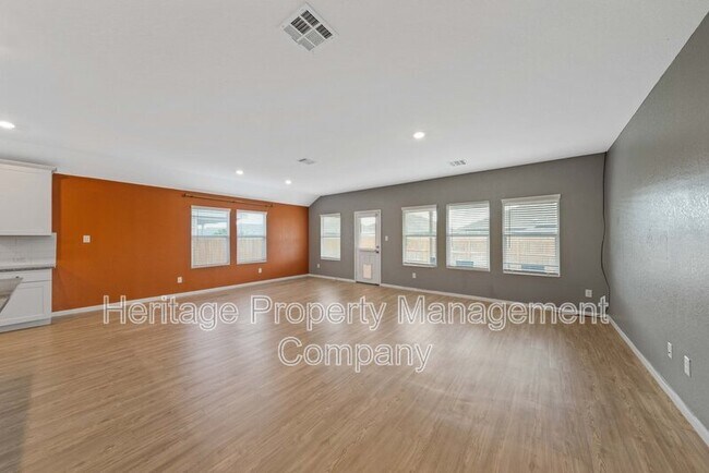 Building Photo - 2700 Coral Vly