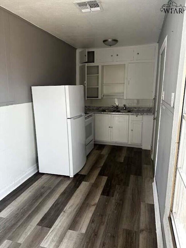 Building Photo - 1011 16th St