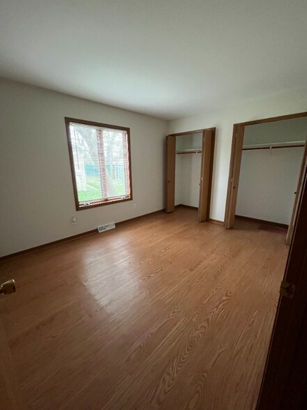 Building Photo - 132 Meadow Rd