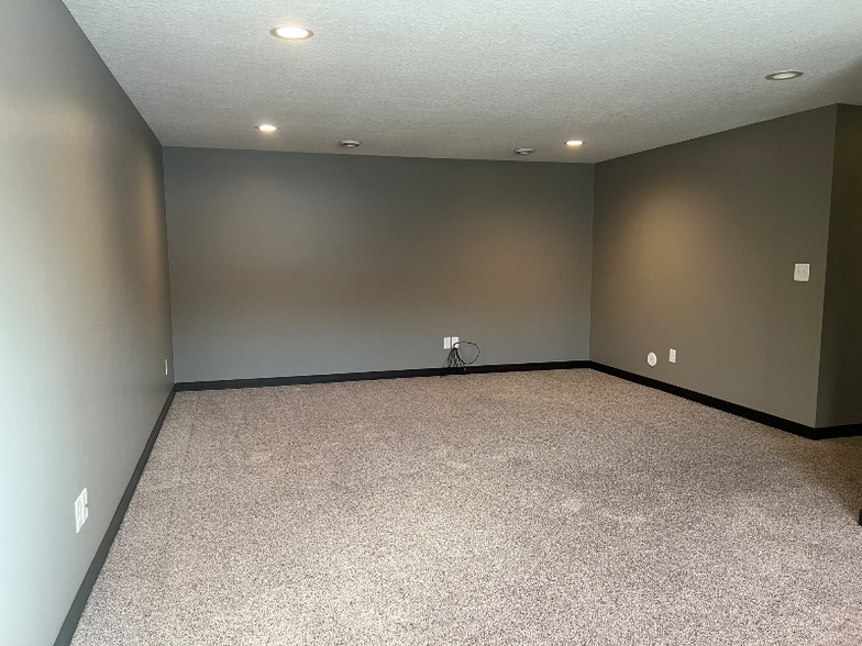 Building Photo - 306 Luella Pl NE