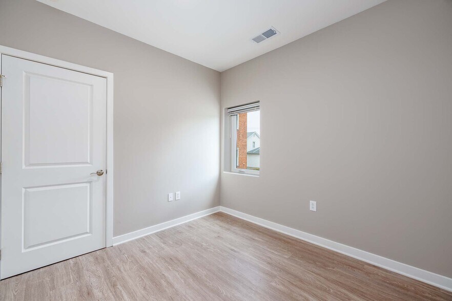 Building Photo - 5 Chestnut St