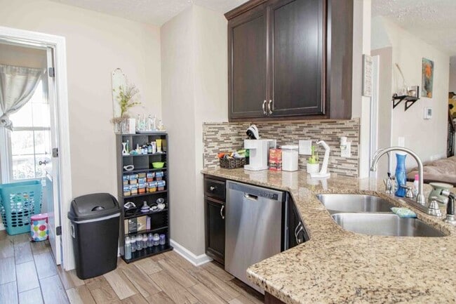 Building Photo - 1411 Freedom Dr