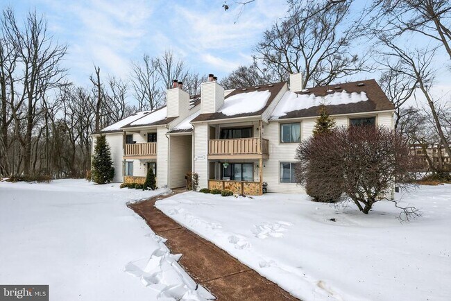 Building Photo - 306 The Woods