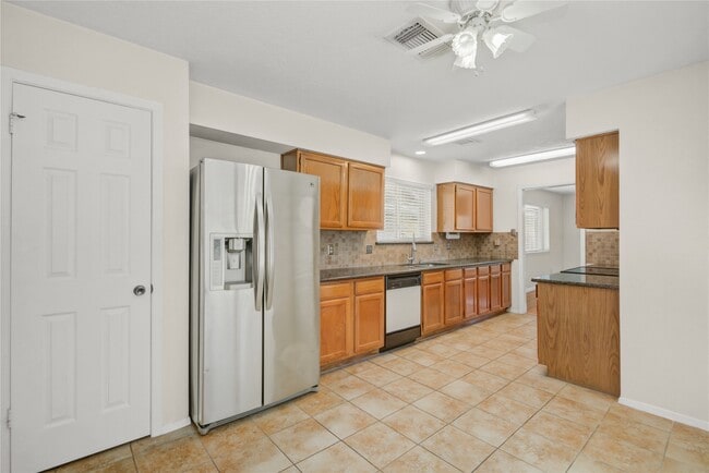 Building Photo - 16739 Selder Dr