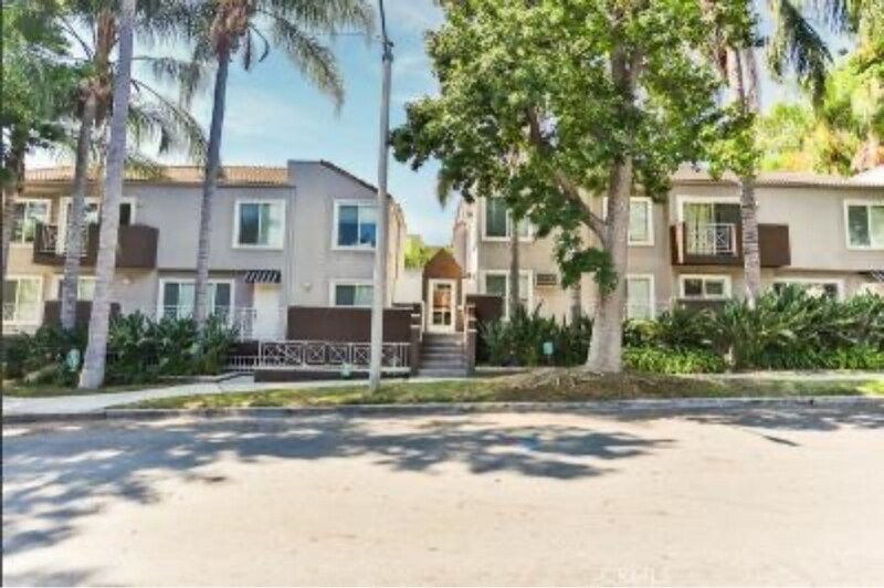 Building Photo - 355 N Maple St