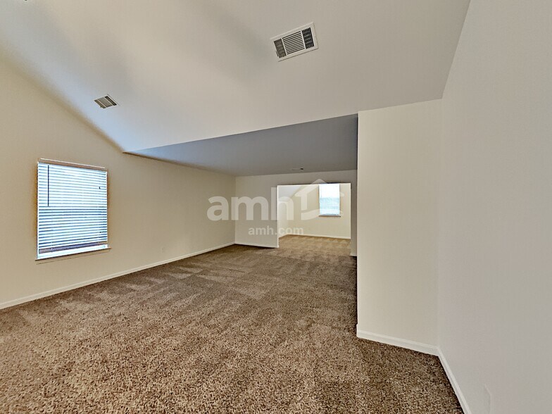 Building Photo - 412 Farmwood Way