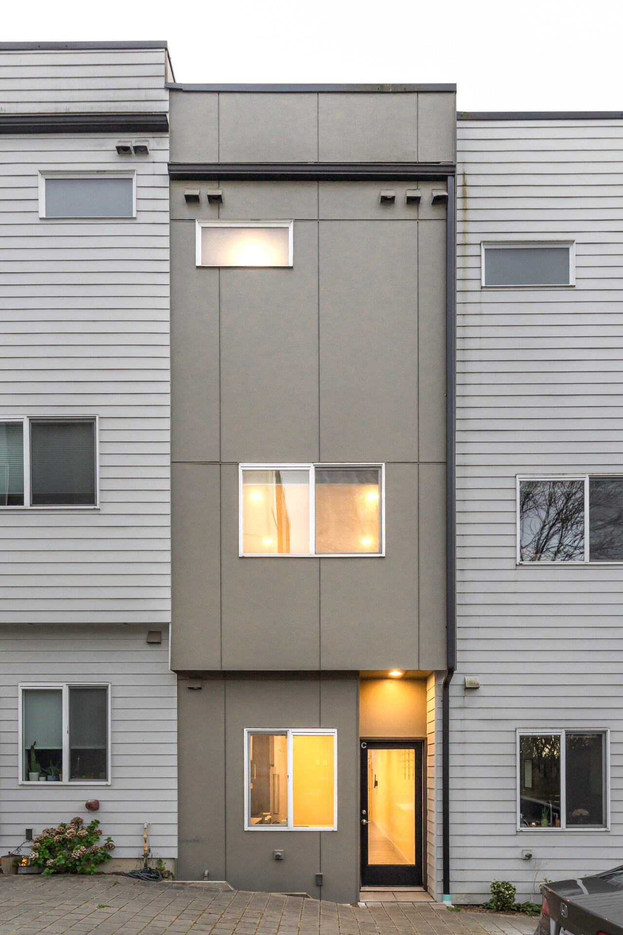 Building Photo - 2622C SW Nevada St