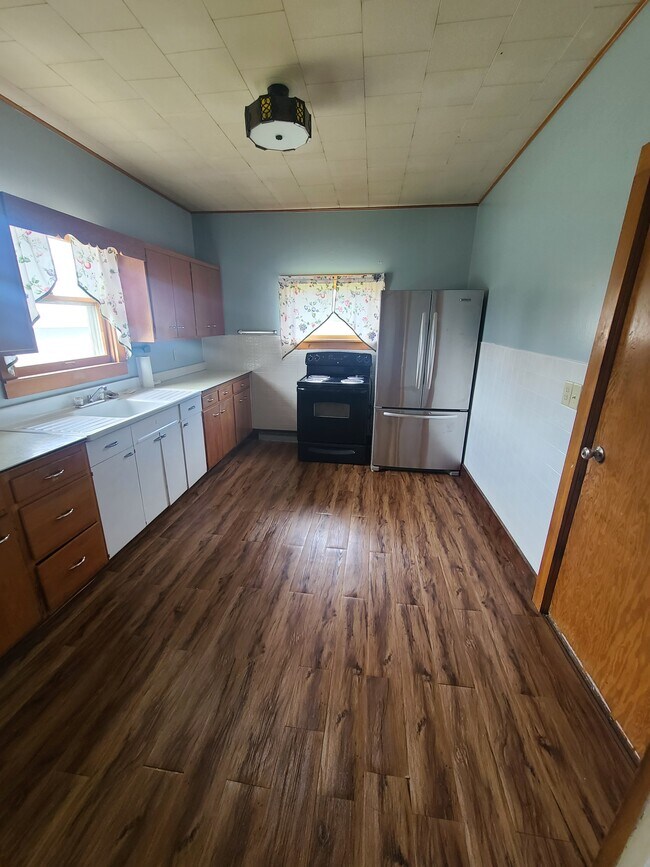 Building Photo - 1112 McClellan St