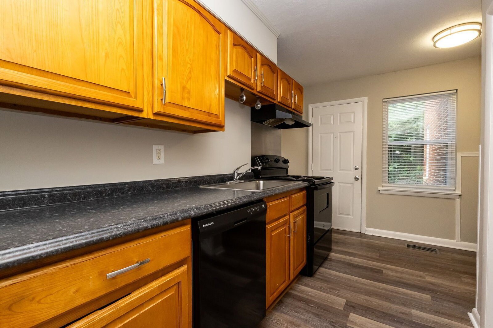 Building Photo - 305 Sunrise Ln